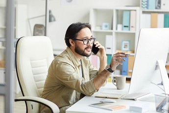 Programmatore asiatico