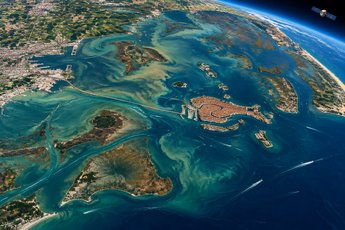 I satelliti svelano i colori e i segreti della laguna di Venezia