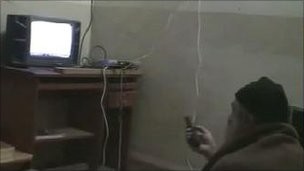 video Bin Laden mentre guarda se stesso in tv